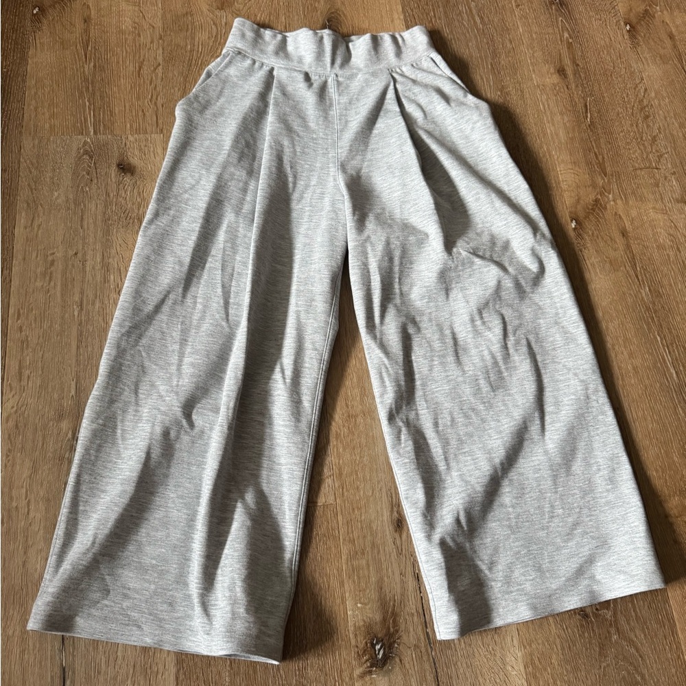 Lululemon Gray Can You Feel The Pleat Heathered Crop Wide Leg Size 4